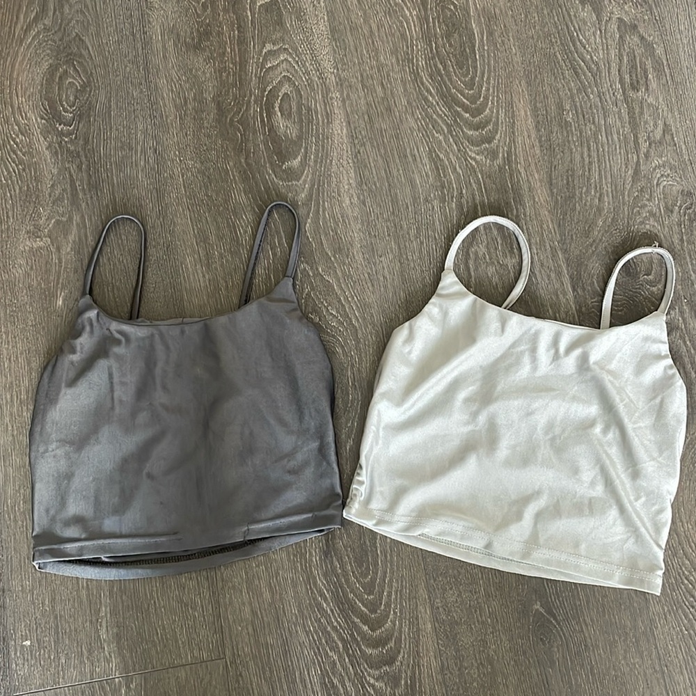 2 cropped tanks